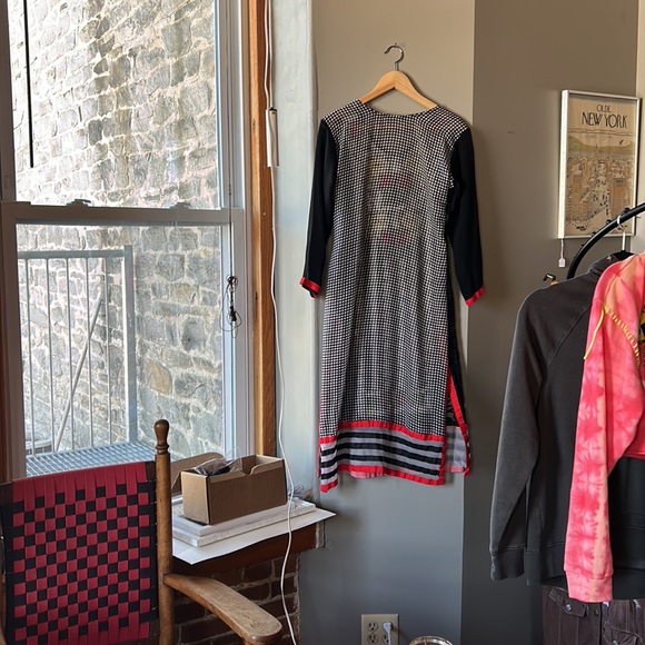 Indian/middle eastern embroidered dress - Picture 3 of 5